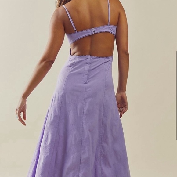 Inma Lavender Slip Midi Dress with Spaghetti Straps - Picture 2 of 3